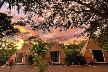 تختخواب و صبحانه Pyramid Tamarindo
