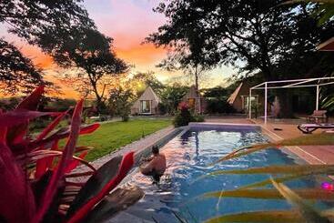 تختخواب و صبحانه Pyramid Tamarindo