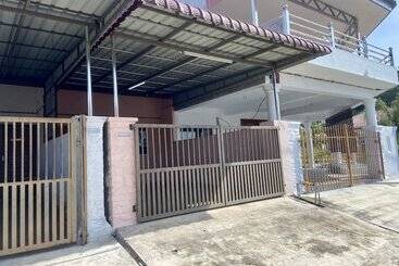 هتل Oyo Home 90382 Chaah Homestay 2