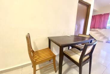 هتل Oyo Home 90382 Chaah Homestay 2
