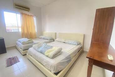هتل Oyo Home 90382 Chaah Homestay 2