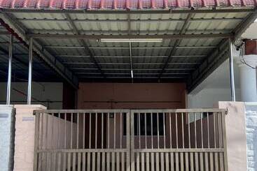 هتل Oyo Home 90382 Chaah Homestay 2
