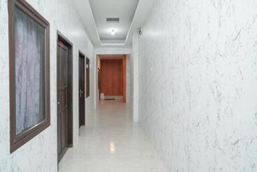 هتل Reddoorz Plus Near Itc Cempaka Mas 2