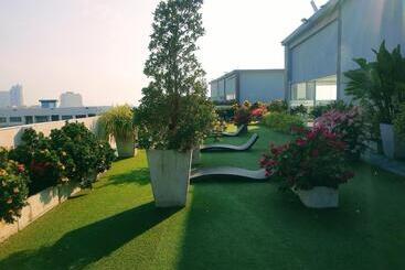 Laguna Beach Condo Resort 3 Maldives Pattaya Pool View ลากูน่า บีช คอนโด รีสอร์ต 3 พัทยา