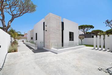 Lola Sea Villa
