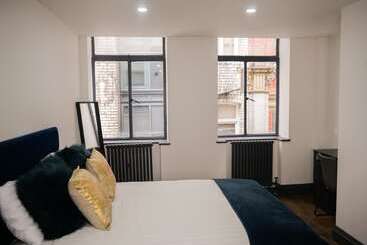 New Oxford House Apartments By Happy Days