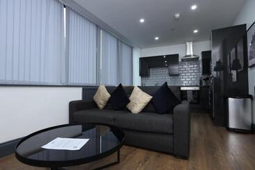 New Oxford House Apartments By Happy Days