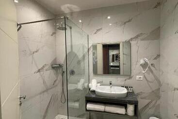 Amr Hotel Durres