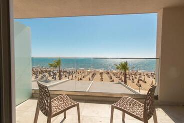 Amr Hotel Durres