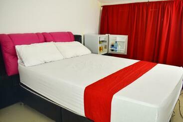 هتل Hostal Casa Blanca Cabecera