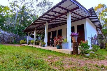 پانسیون Cashew Villa Hiriketiya