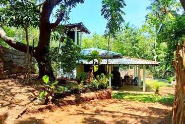 پانسیون Cashew Villa Hiriketiya