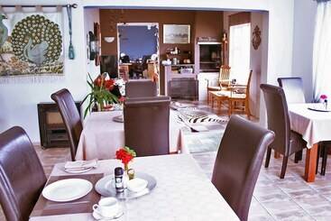 پانسیون Room In Bb   Room For 4 Guests   Amarachi Guesthouse In Swakopmund Namibia   Beach In 500m