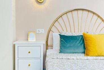 Alora Home   Hostatel