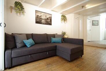 تختخواب و صبحانه Cosy Apartment Right In The City Center With Airco!