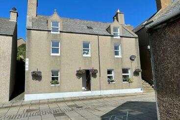 تختخواب و صبحانه Forty Five, John Street, Stromness
