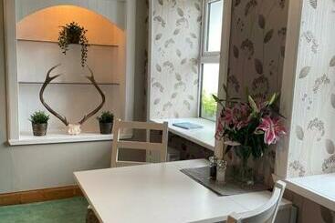 تختخواب و صبحانه Forty Five, John Street, Stromness