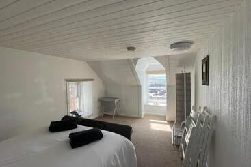 تختخواب و صبحانه Forty Five, John Street, Stromness