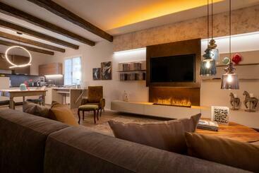 تختخواب و صبحانه Villa Elia Suite Room