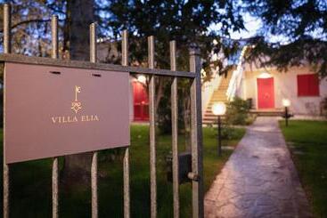 تختخواب و صبحانه Villa Elia Suite Room