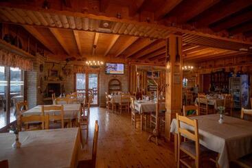 هتل Wooden House
