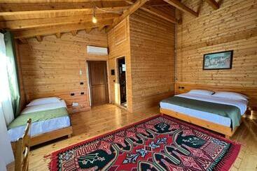 هتل Wooden House
