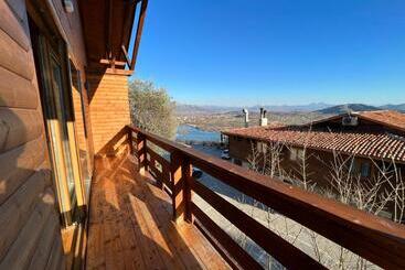 هتل Wooden House