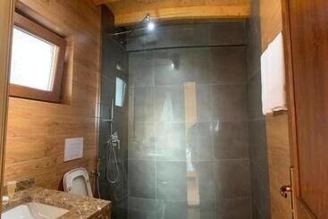 هتل Wooden House