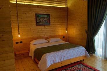 هتل Wooden House