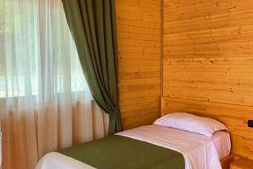 هتل Wooden House