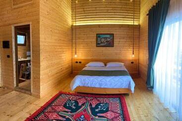 هتل Wooden House