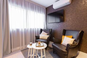پانسیون Fly Rooms Madrid Airport
