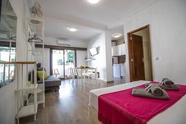 Vilamoura Golf Studio With Pool By Homing