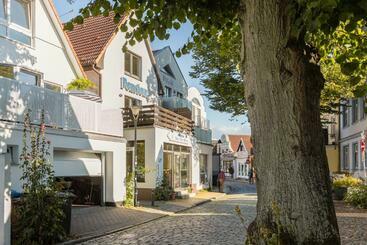 تختخواب و صبحانه Alex & Rine Pension Zum Alten Strom