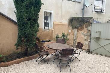 تختخواب و صبحانه Le Patio De Xénia