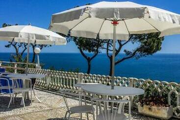 تختخواب و صبحانه Sea View Sirolo Di Amedeo