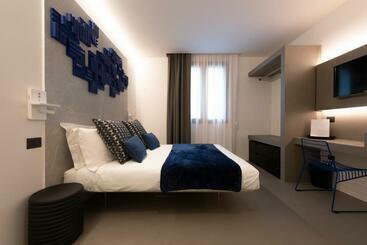 Civic03 B&b