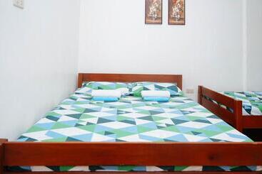 هتل C Star Travellers Inn