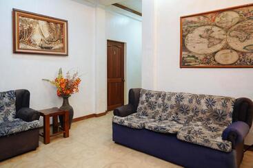 هتل C Star Travellers Inn