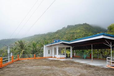 هتل C Star Travellers Inn