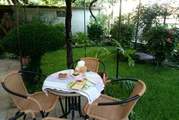 膳宿费 Family Hotel Bellehouse