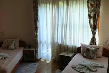 پانسیون Guest House Juja