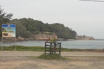 پانسیون Surf Reef Beach