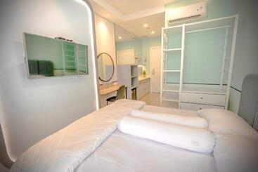 هتل آپارتمان Emka Lodge Studio Room The Vertu Apartemen Ciputra World Surabaya