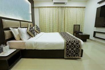 Greens Suite   Business Class Hotel   Opposite Ripon Building