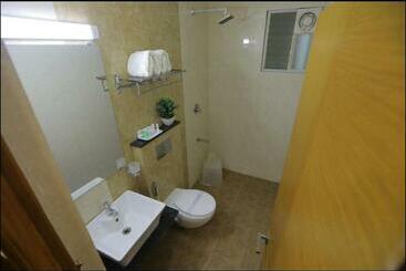 Greens Suite Business Class Hotel Opposite Ripon Building