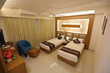 Greens Suite   Business Class Hotel   Opposite Ripon Building