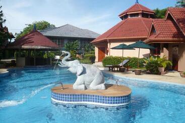 هتل The Pavillon By The Pace Phuket Boutique Resort
