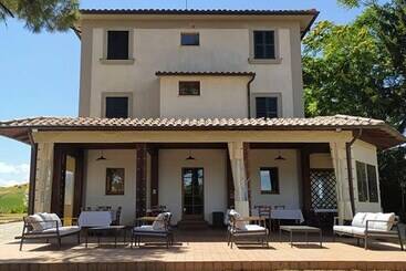 ツーリストアパートメント Immaculate 1bedroom Apartment In Ortezzano