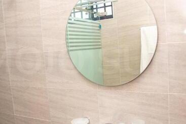 Mojo Apartment, Tema